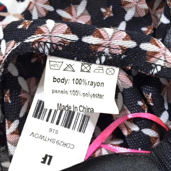 LF x Chandelier Black White Boho Floral Shorts 10 - Picture 5 of 6